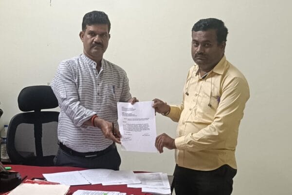 ನ್ಯಾಯಾಲಯ ಸಂಕೀರ್ಣದ ಮುಂದೆ ಸ್ಪೀಡ್ ಬ್ರೇಕರ್ ಹಾಕಬೇಕೆಂದು ಸಮಾಜಸೇವಕರಾದ ಪ್ರಶಾಂತ ಅಂಗಡಿ ಅವರು ಲೋಕೋಪಯೋಗಿ ಇಲಾಖೆಗೆ ಮನವಿ ಸಲ್ಲಿಸಿದರು